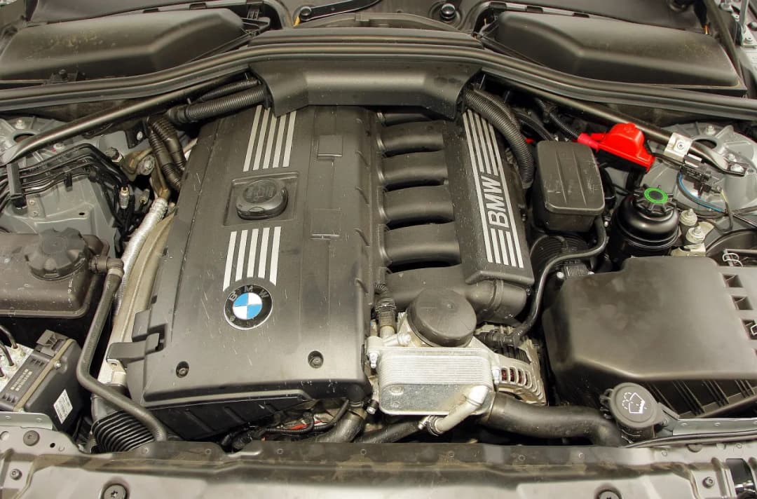 BMW E60 jaki silnik najmniej awaryjny? Oto najlepsze opcje dla Ciebie