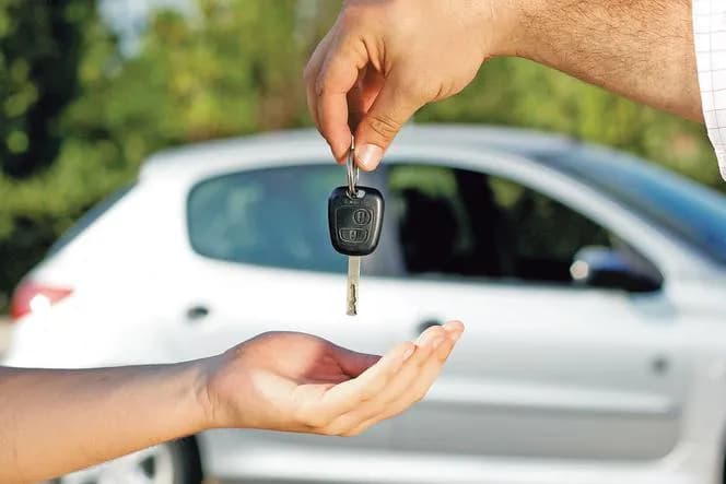 Jak uniknąć podatku od sprzedaży samochodu i zaoszczędzić pieniądze