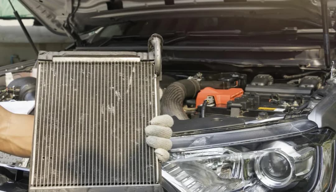 Jak sprawdzić czy chłodnica jest zatkana i uniknąć przegrzewania silnika